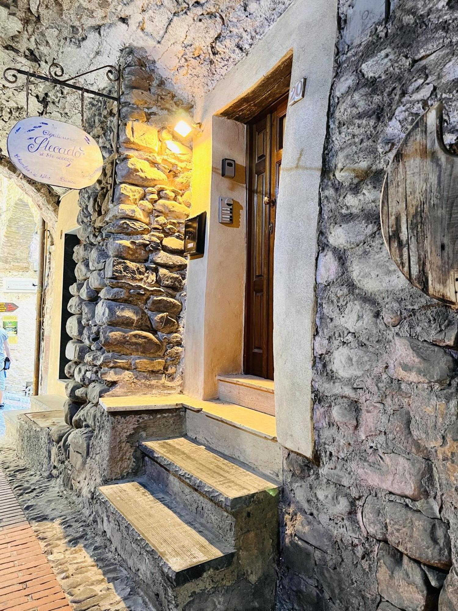 Stecado Caste - Dimora Storica Nel Cuore Del Paese Dolceacqua Exterior photo